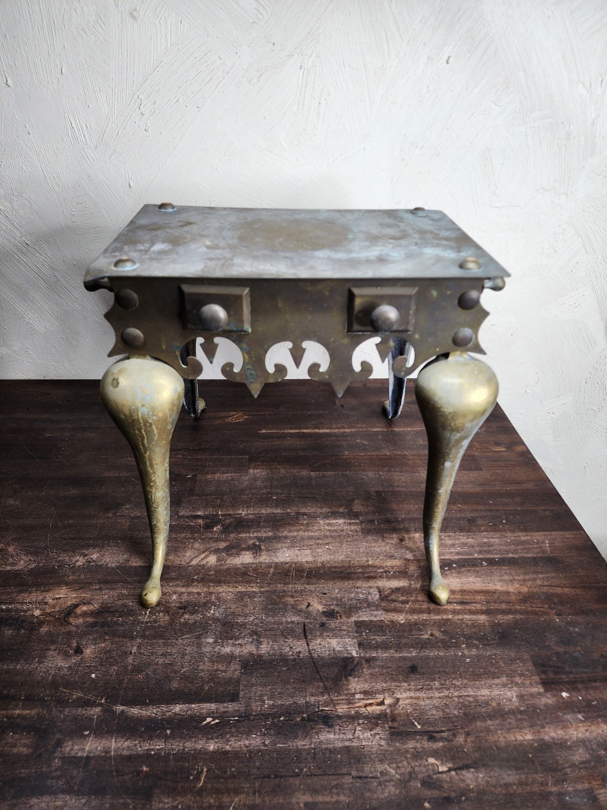 Large Antique Heavy Brass Footman Fireplace Trivet Kettle Stand, 19th Century