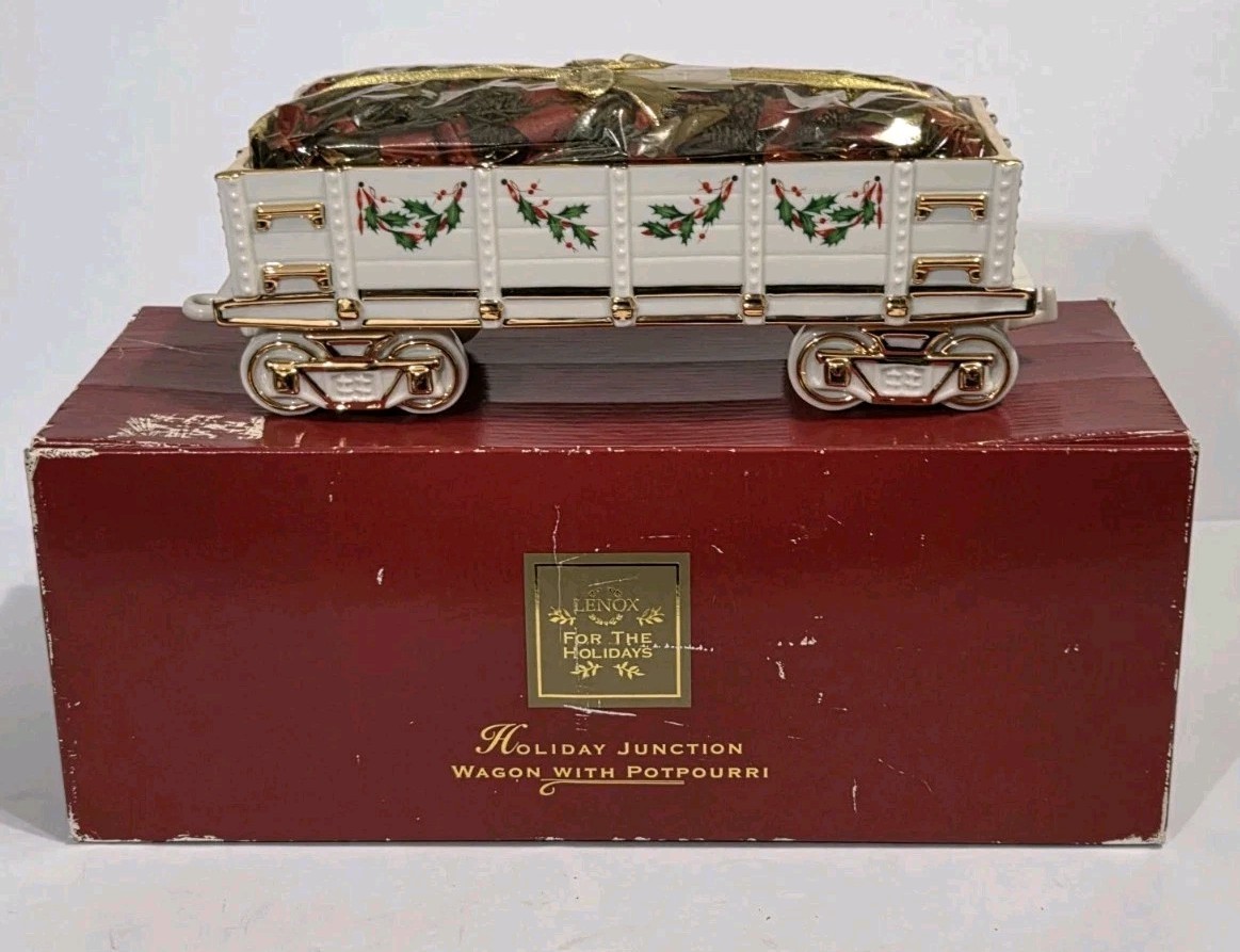 Lenox Holiday Junction Train Wagon w/Potpourri Porcelain w/24k Gold Accents 1999