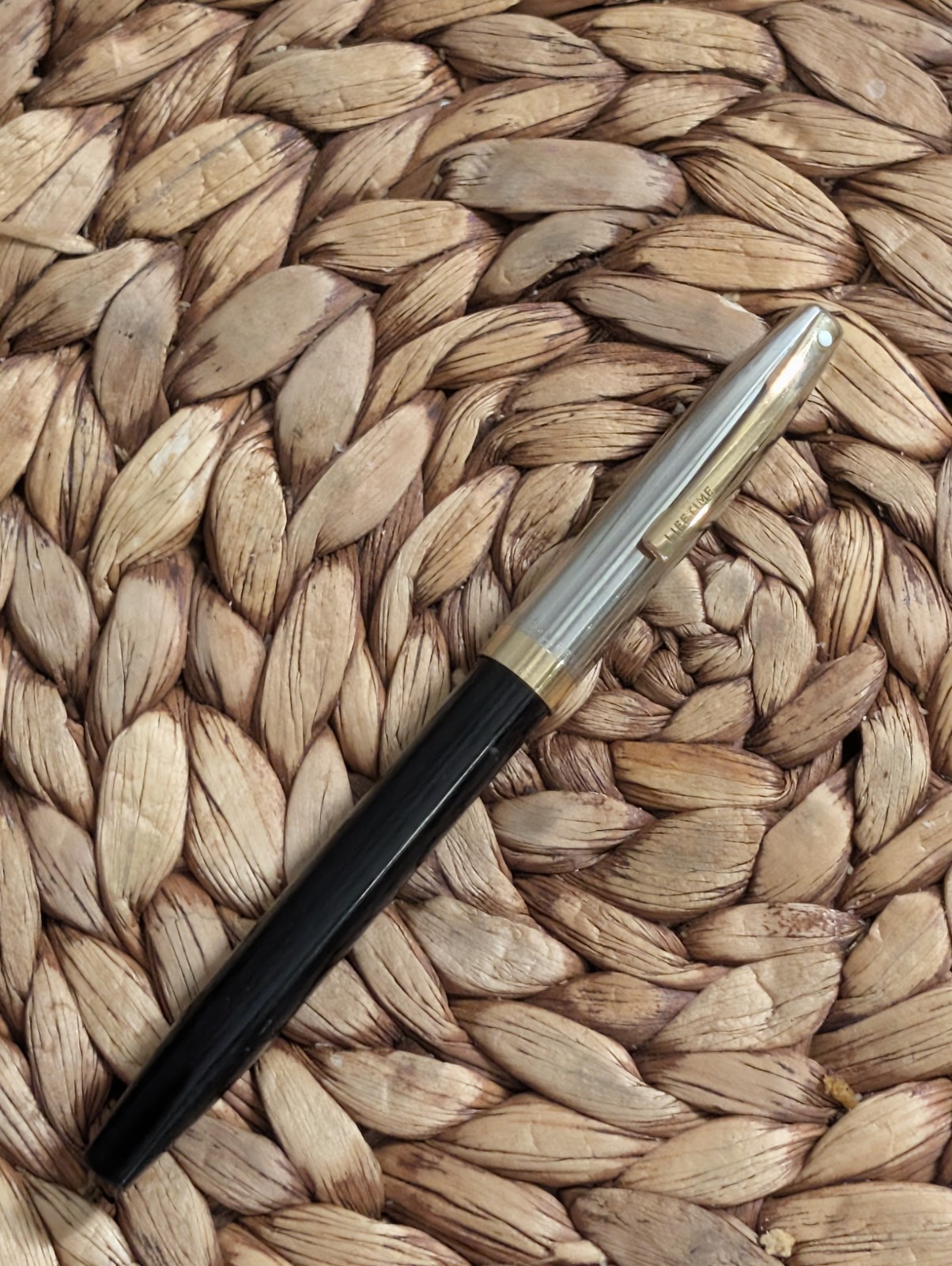 SHEAFFER SENTINEL BLACK GOLD SILVER VACUUM FILLER 14K  FOUNTAIN PEN