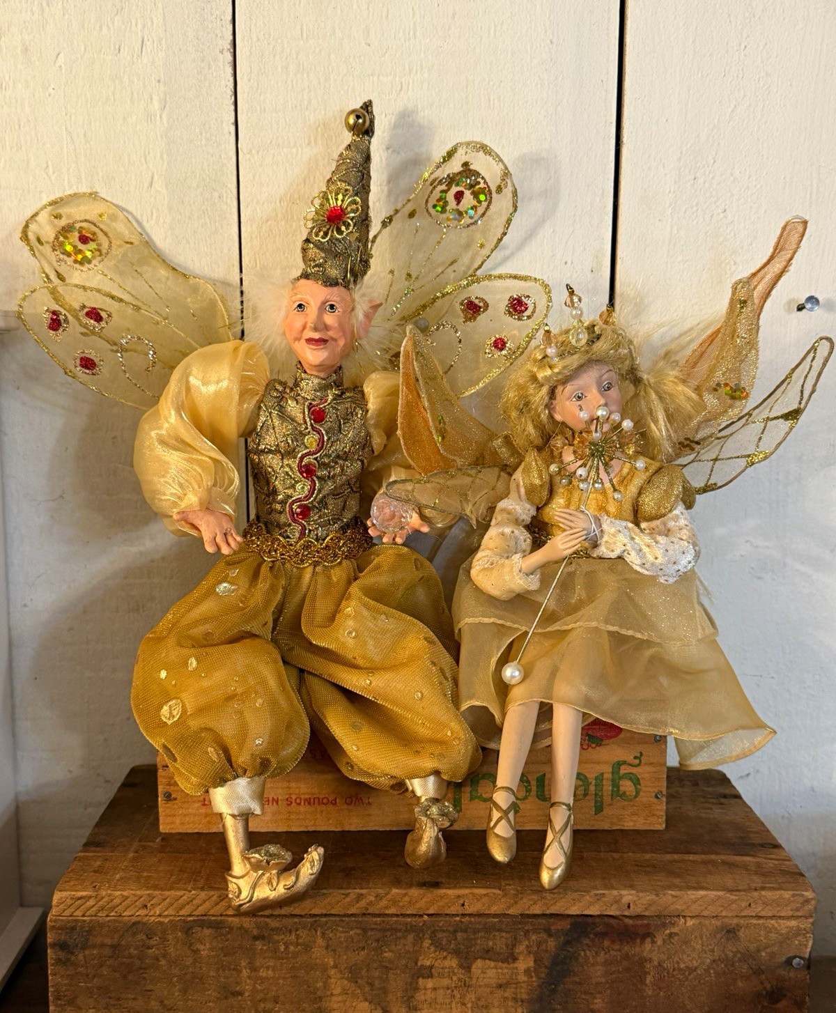 Winward Holiday Fantasy Fairy Figurines Set of 2 Seated Gold Dolls Glitter Wings