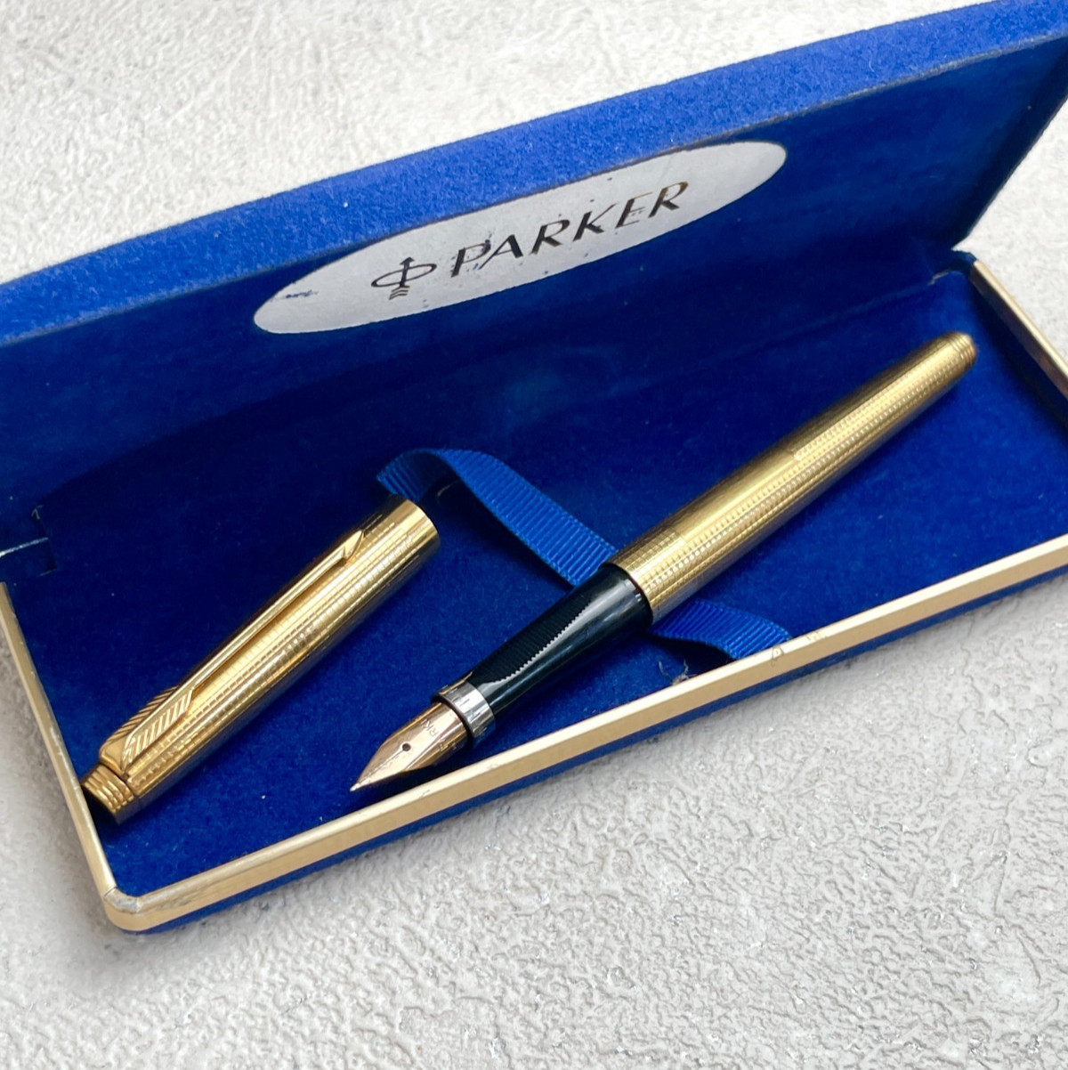 Vintage PARKER 75 Cisele Fountain Pen Gold Filled Body with 14k F Nib USA BS126