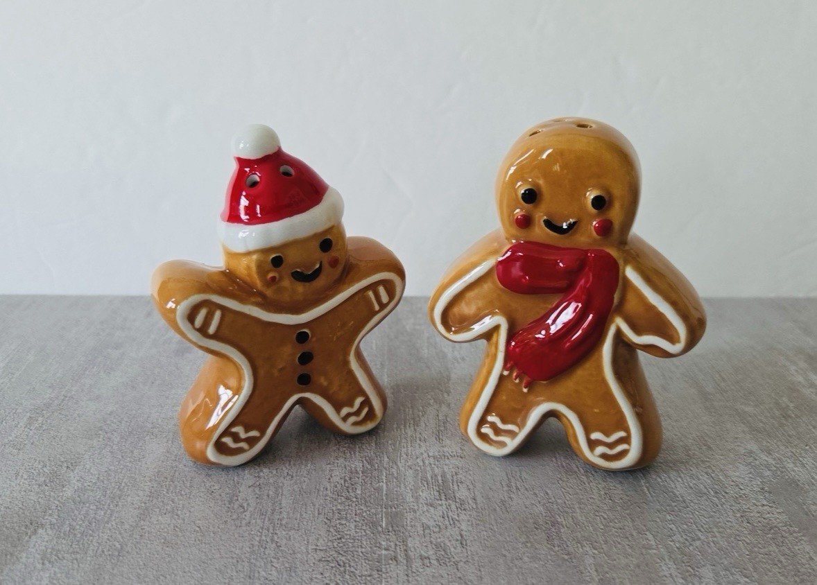 ❤️🤍NWT Ceramic Gingerbread Salt & Pepper Shaker Set