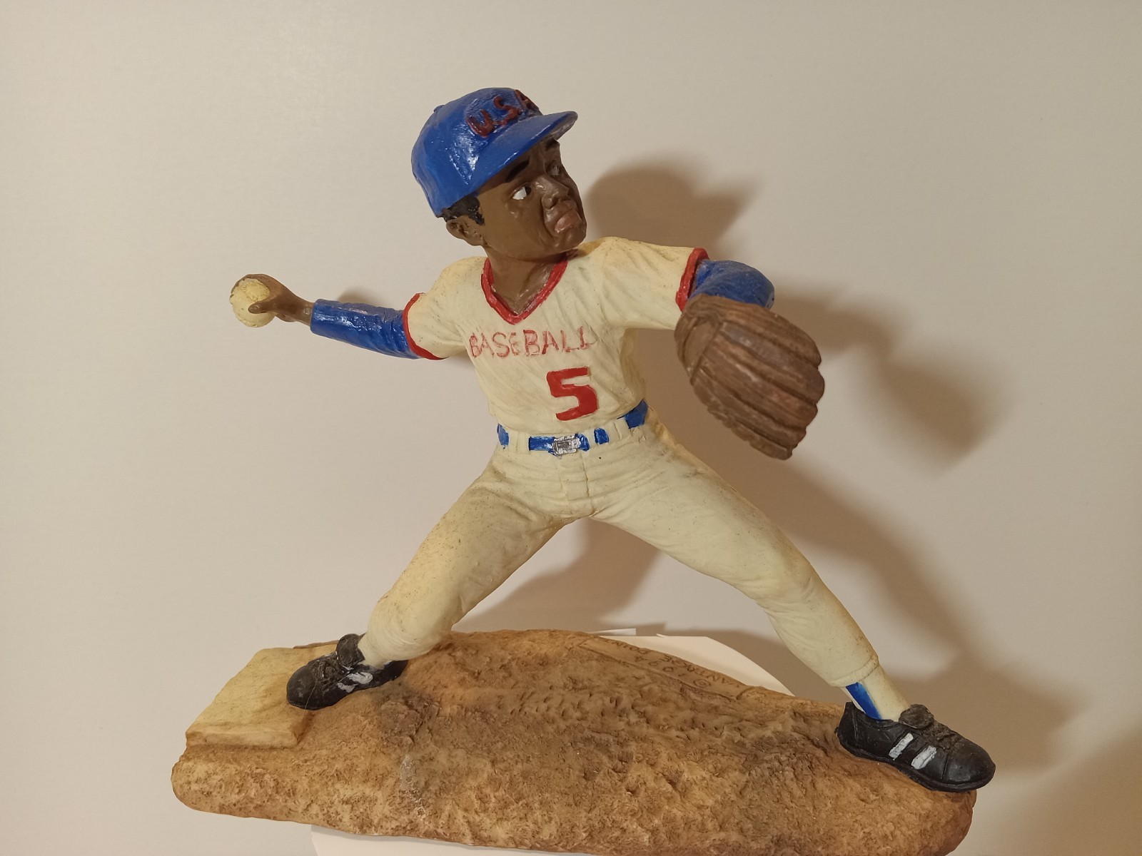 VTG AFRICAN AMERICAN BASEBALL PITCHER RESIN,   5X6 INCHES