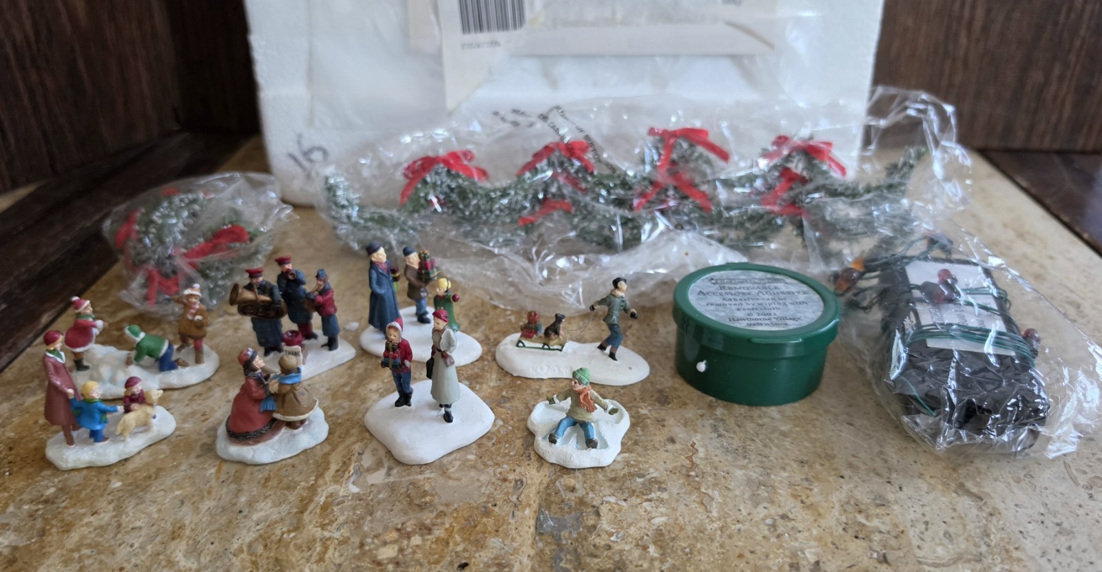 2002-2003 Hawthorne Village Figurines & Accessories Bundle W/ Wreaths & Garlands