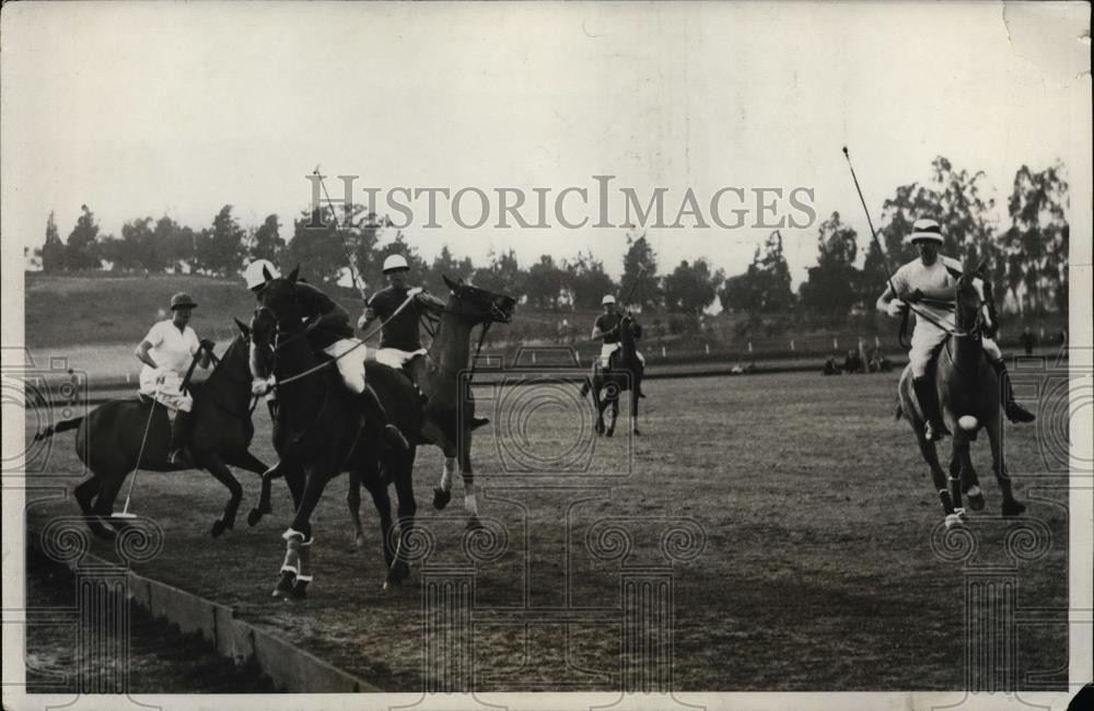 1931 Press Photo Final polo chukker of Purples vs Whites L Sanford, J Reynal