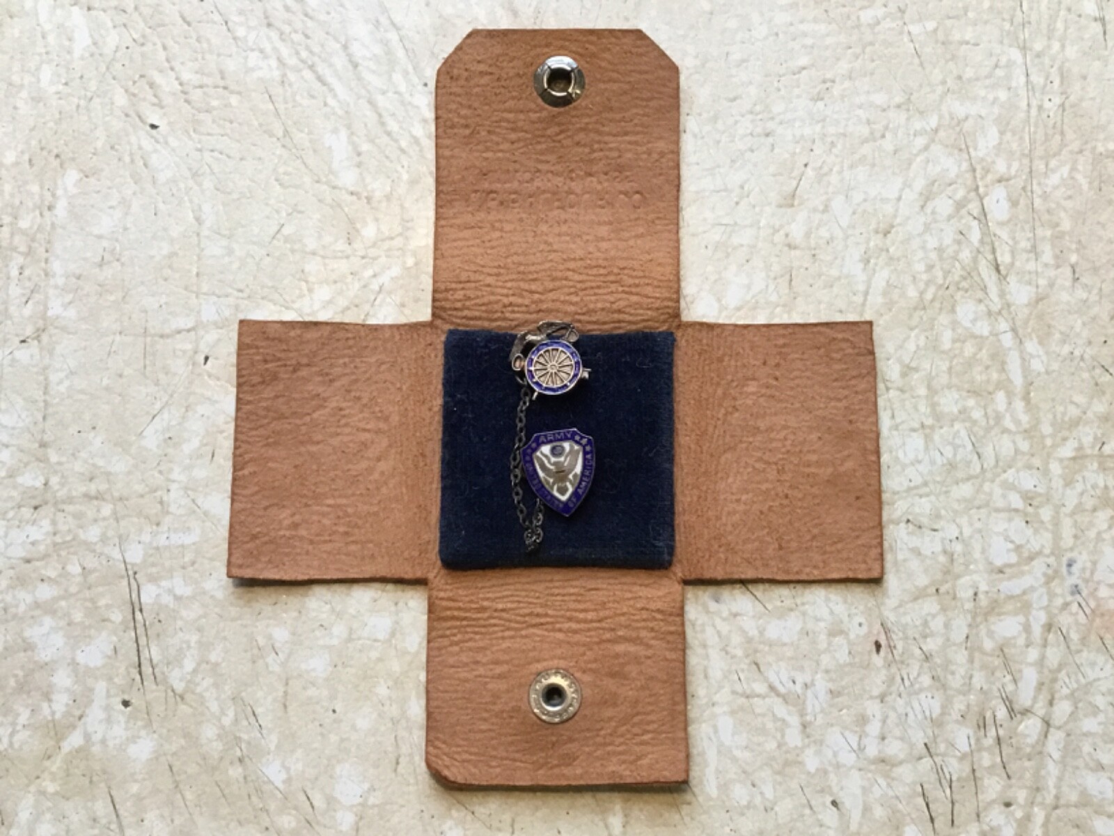 RARE WW2 Silver QUARTERMASTER PIN & ARMY SHEILD LG Balfour Co Mass Leather case