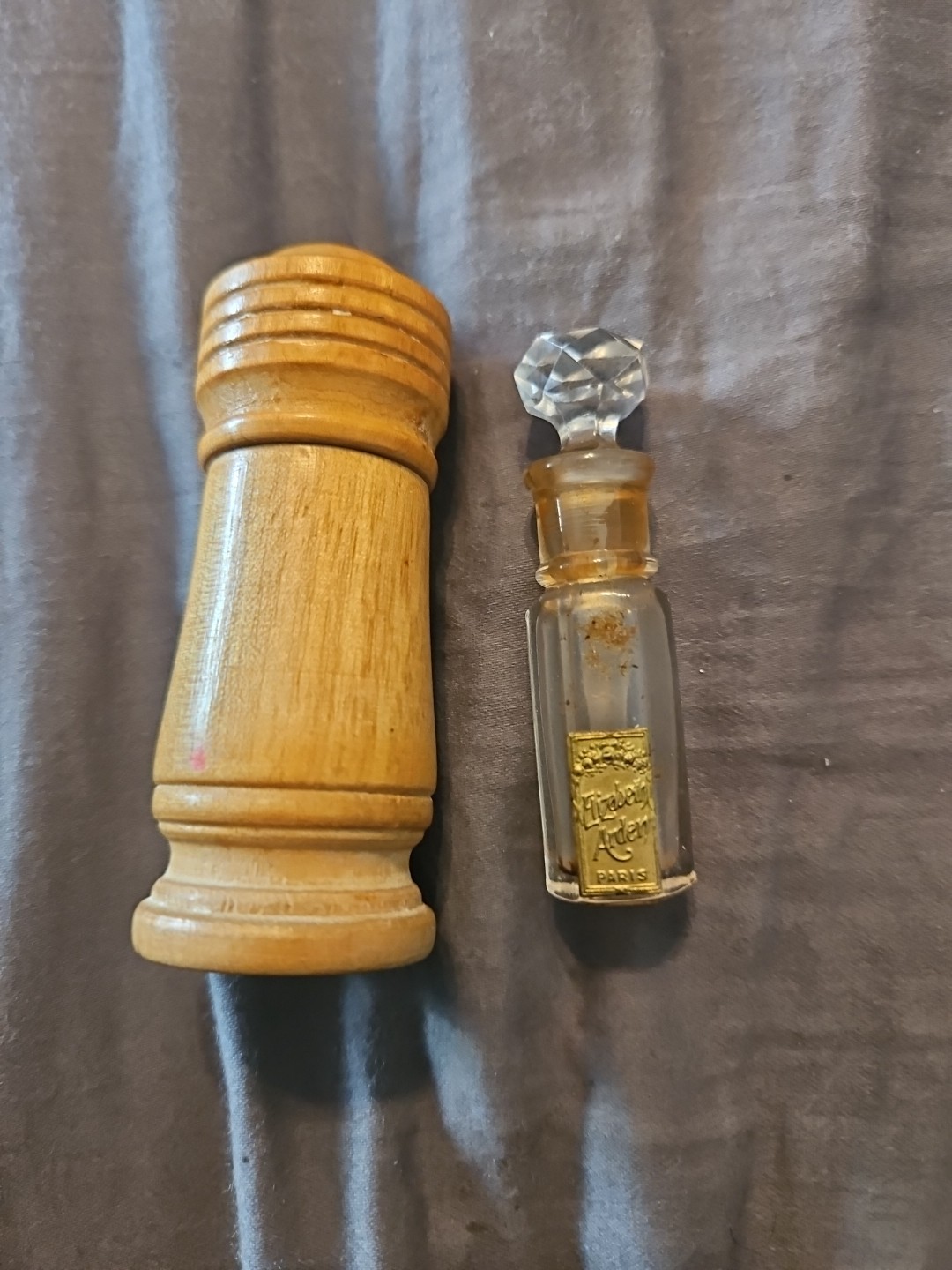 Antique 1928 Elizabeth Arden CUPID\'S BREATH Miniature Perfume Bottle Wood Case 
