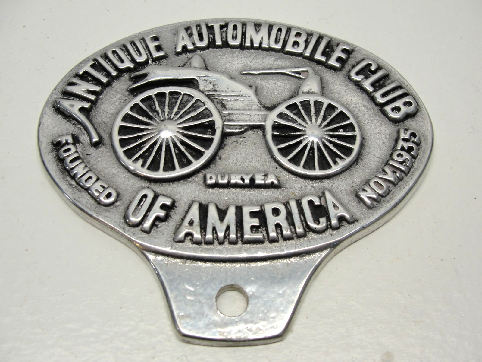ANTIQUE AUTOMOBILE CLUB OF AMERICA NOV. 1935 CAR BADGE LICENSE PLATE TOPPER