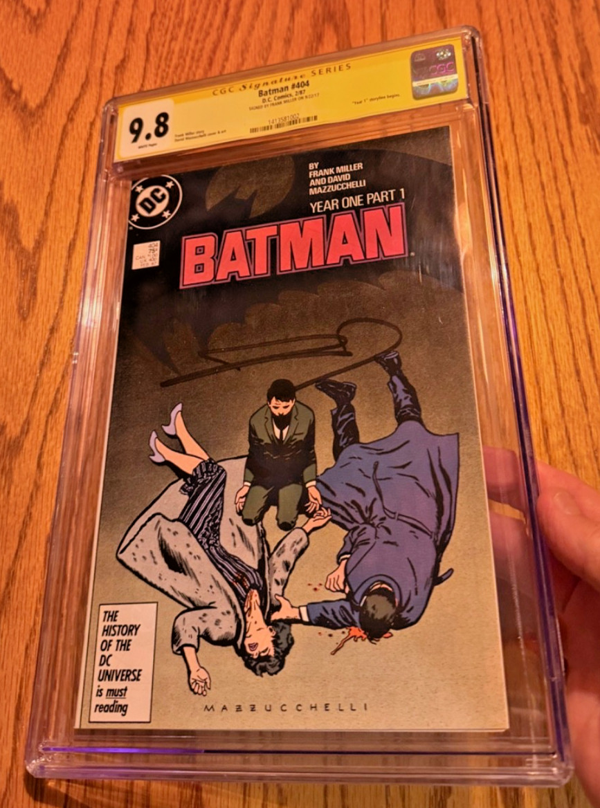 BATMAN YEAR ONE Part 1 Batman  404 CGC 9.8 Signed by FRANK MILLER
