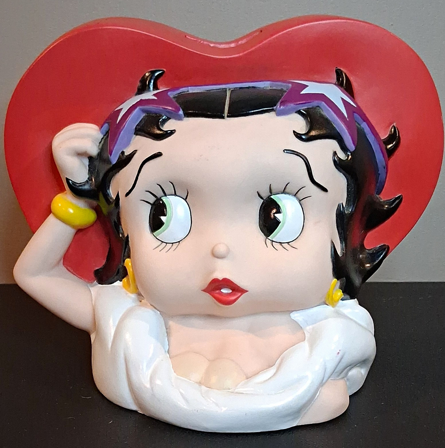 Vintage 1997 King Features Syndicate Betty Boop Heart Plastic Piggy Coin Bank