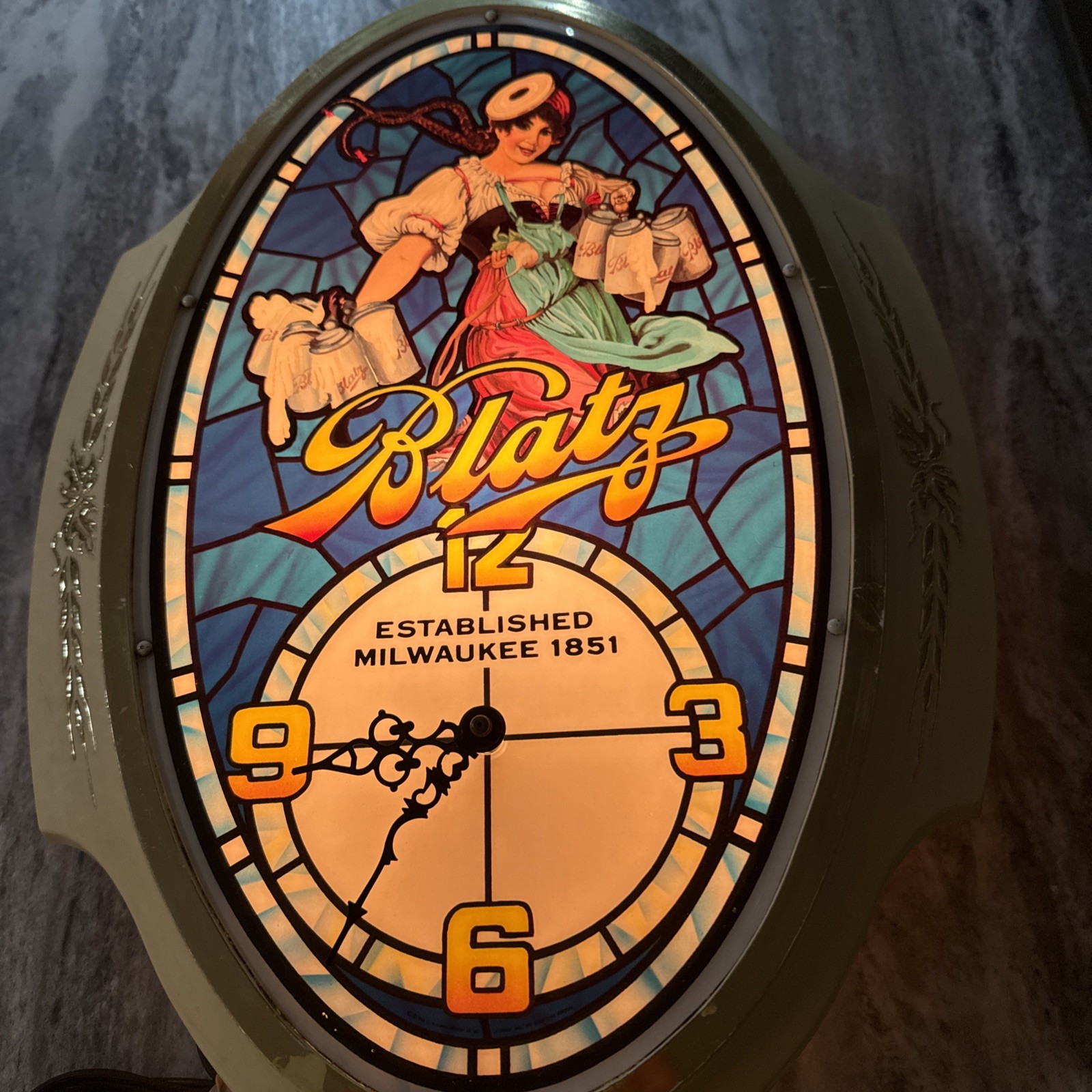 VINTAGE 1985 BLATZ BEER “Valerie” Cameo LIGHTUP Sign with CLOCK that WORKS