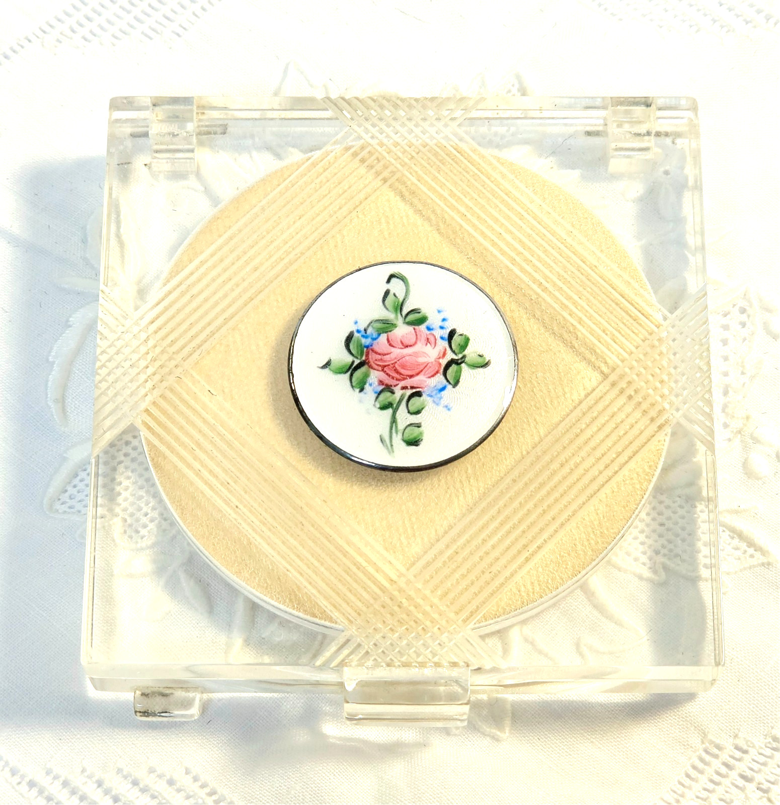 #14 Vanity Vintage Lucite Compact 3 1/2\