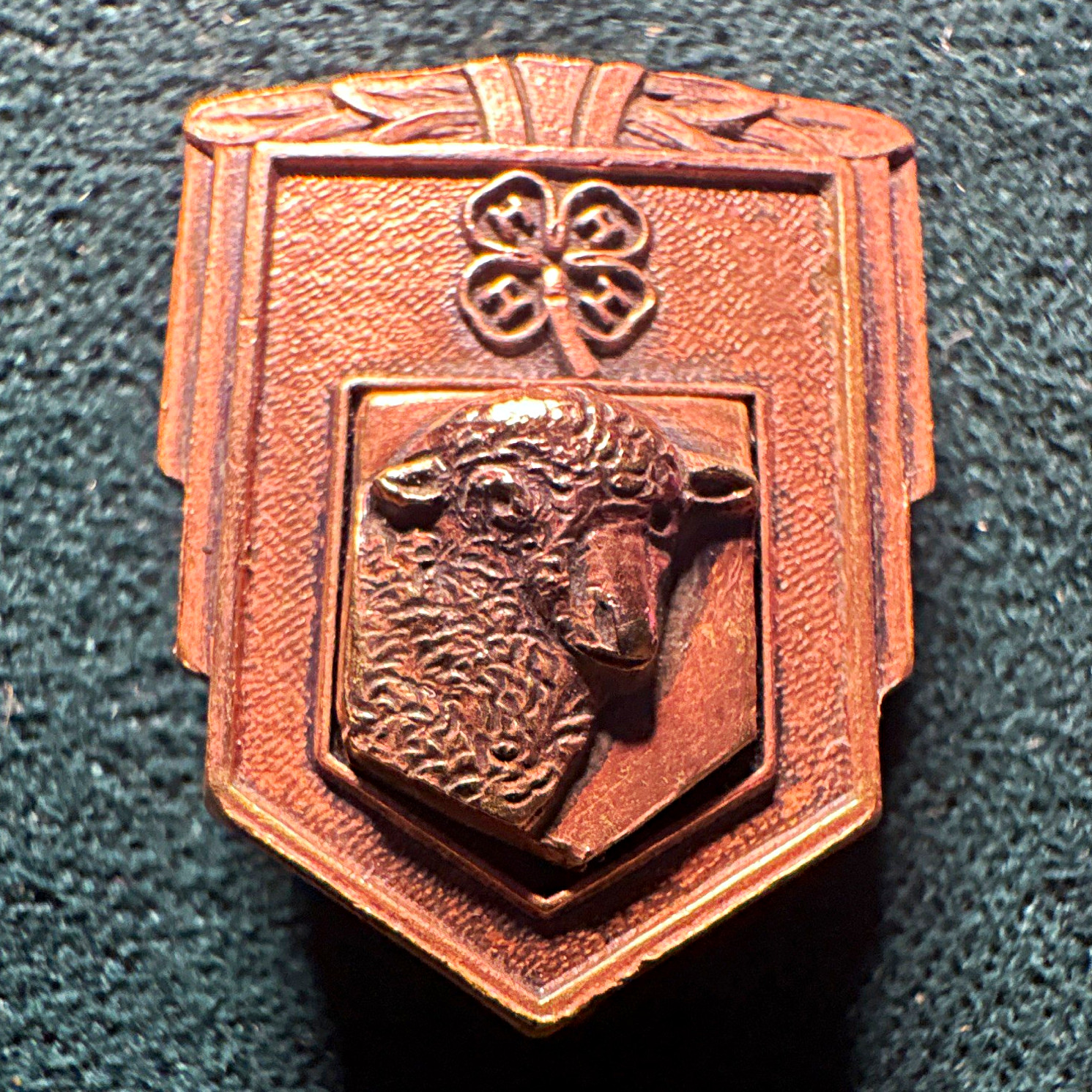 Vintage 4-H Lamb & Clover Award Pin – Raised Sheep Emblem – Antique Bronze U64