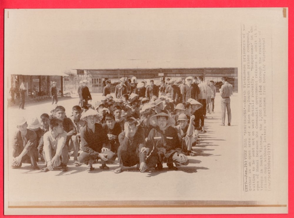 1973 North Vietnamese POWs at Bien Hoa South Vietnam Original News Wirephoto