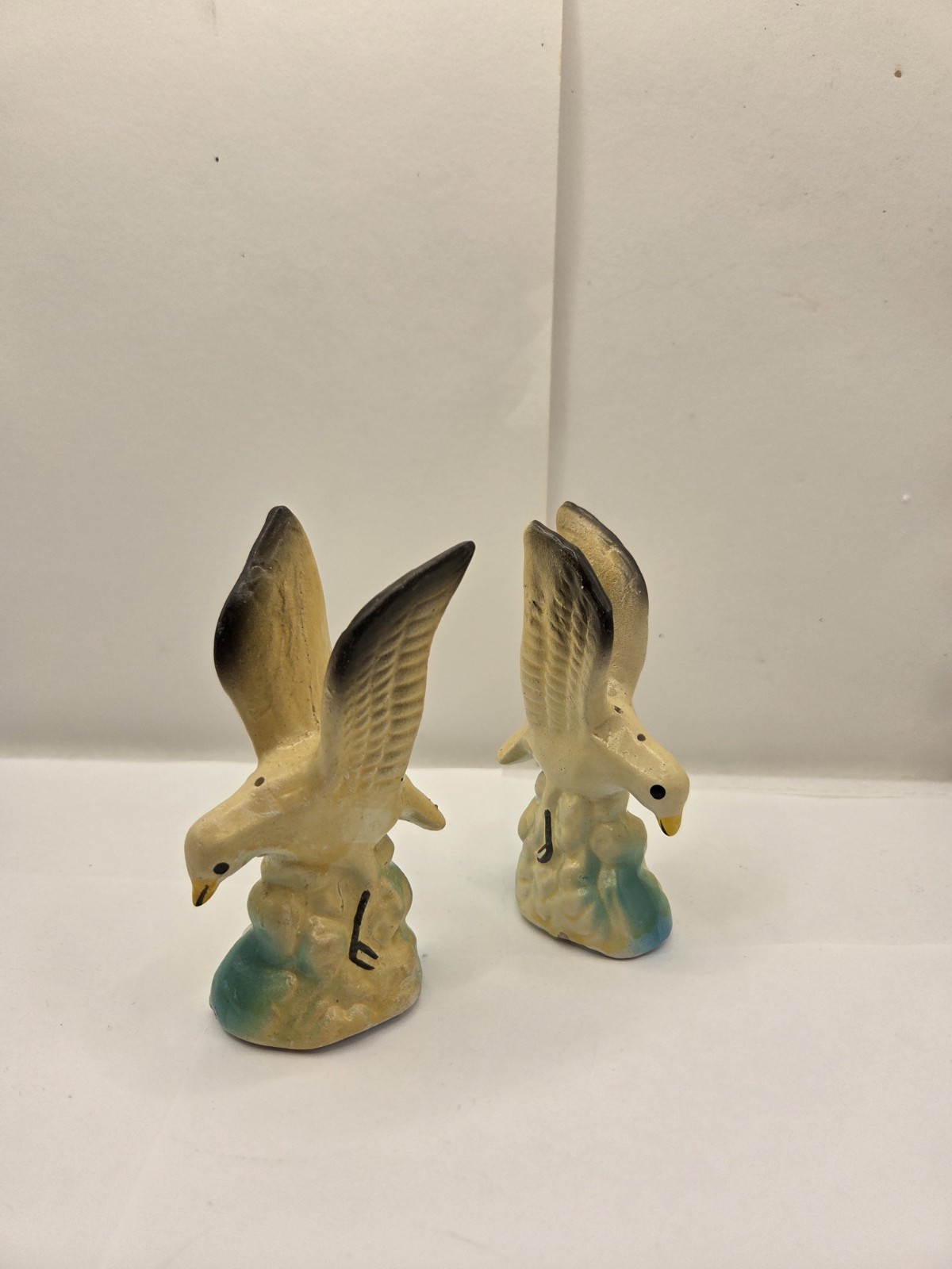 Vintage Seagull Bird Salt and Pepper Shakers Ceramic Gulls Set Of Two Japan