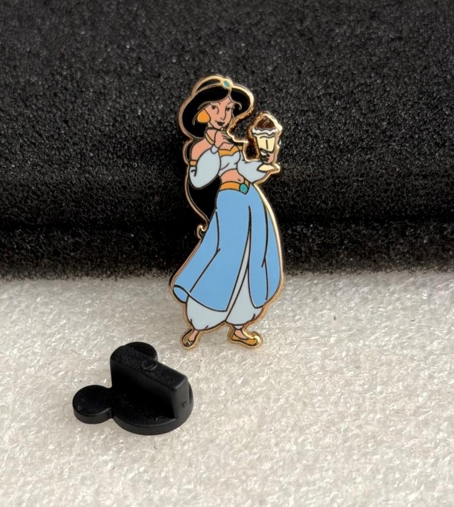 Disney DSF Aladdin\'s Jasmine Pin Traders Delight GWP LE 300 PTD Pin