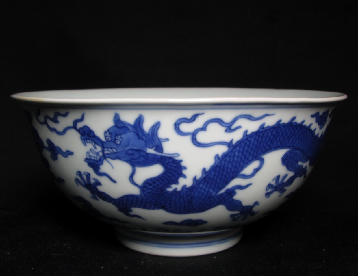 Antique 18th Century Yongzheng- Qianlong MPERIAL Chinese porcelain DRAGON Bowl