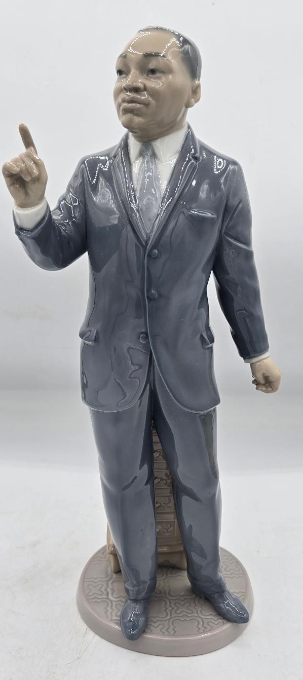 Lladro Figurine 7528 