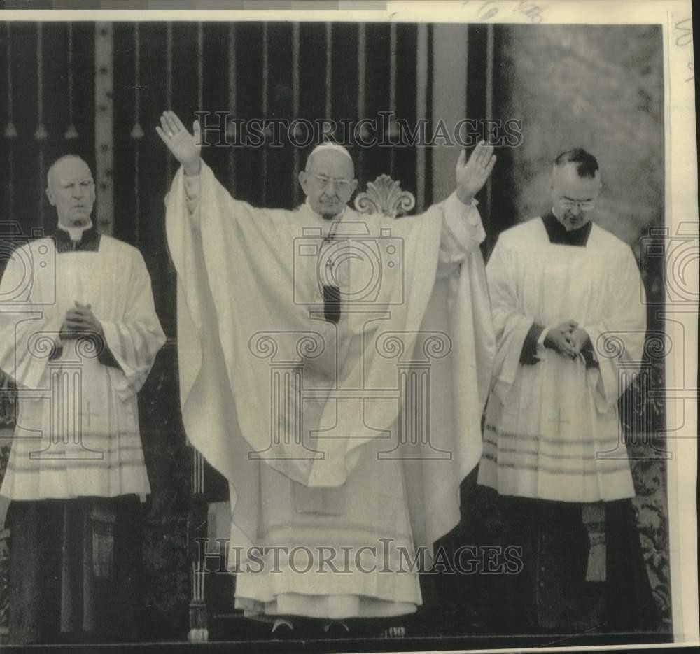 1975 Press Photo Pope Paul VI's beatification of four missionaries in St. Peters