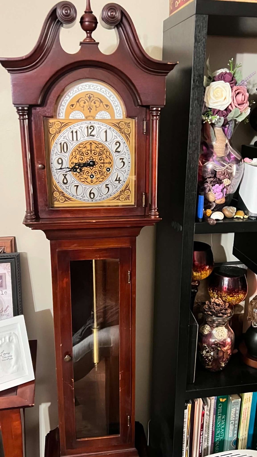 Colonial Mfg.CO Grandfather clock model 1688W