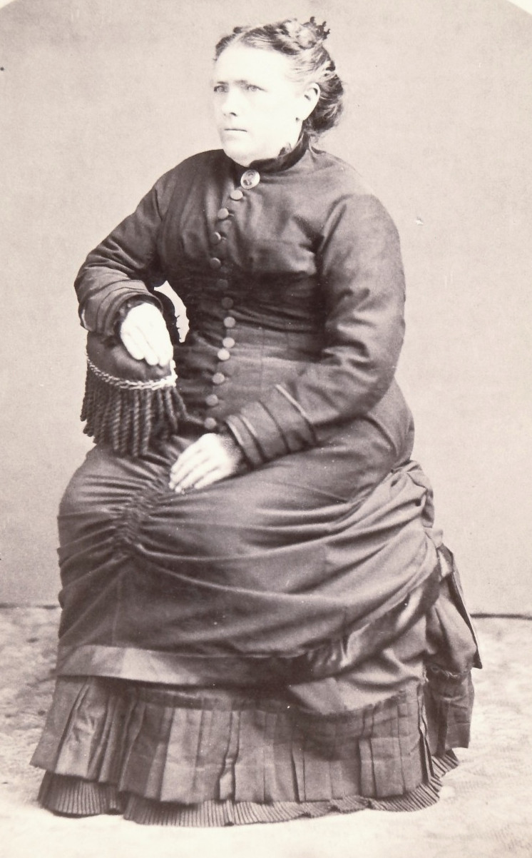 CABINET CARD MATRIARCH WOMAN STUDIO BAKERSFIELD CA PHOTO 5x7 VICTORIAN ERA 1800s