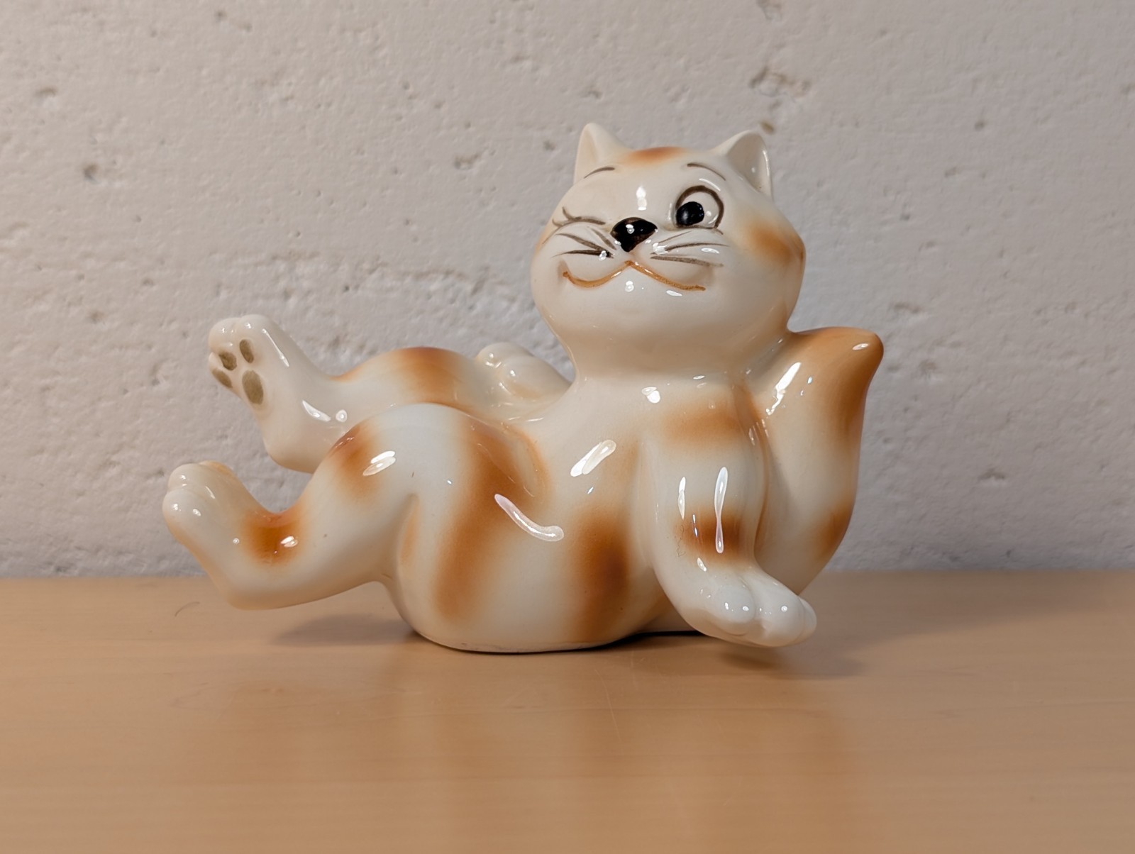 Vintage Quon-Quon Japan Winking Orange Tabby Cat Ceramic Figurine Playful 4.5\