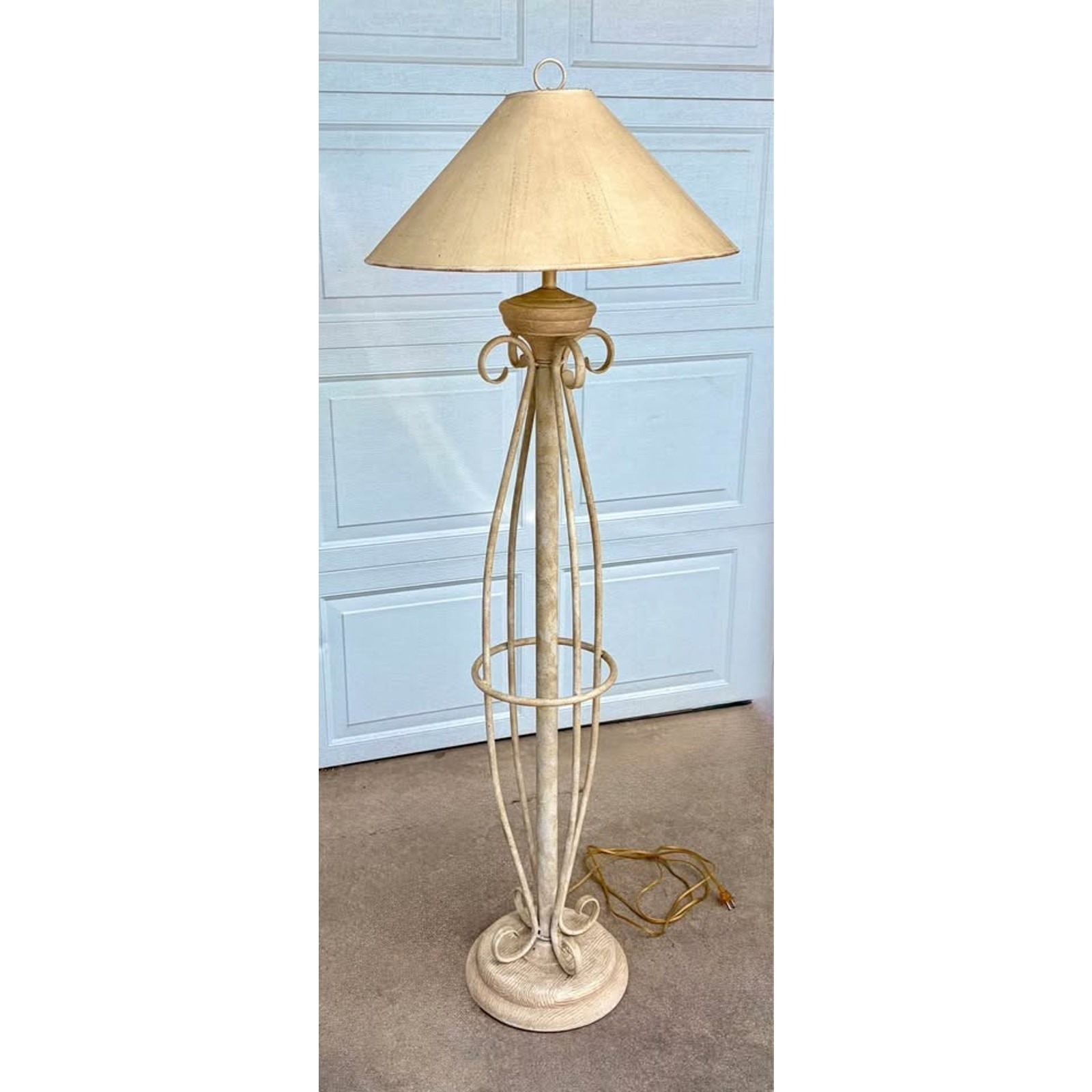 🚨 VINTAGE RARE Fine Art Floor Lamp Distressed Whitewash Finish & Conical Shade