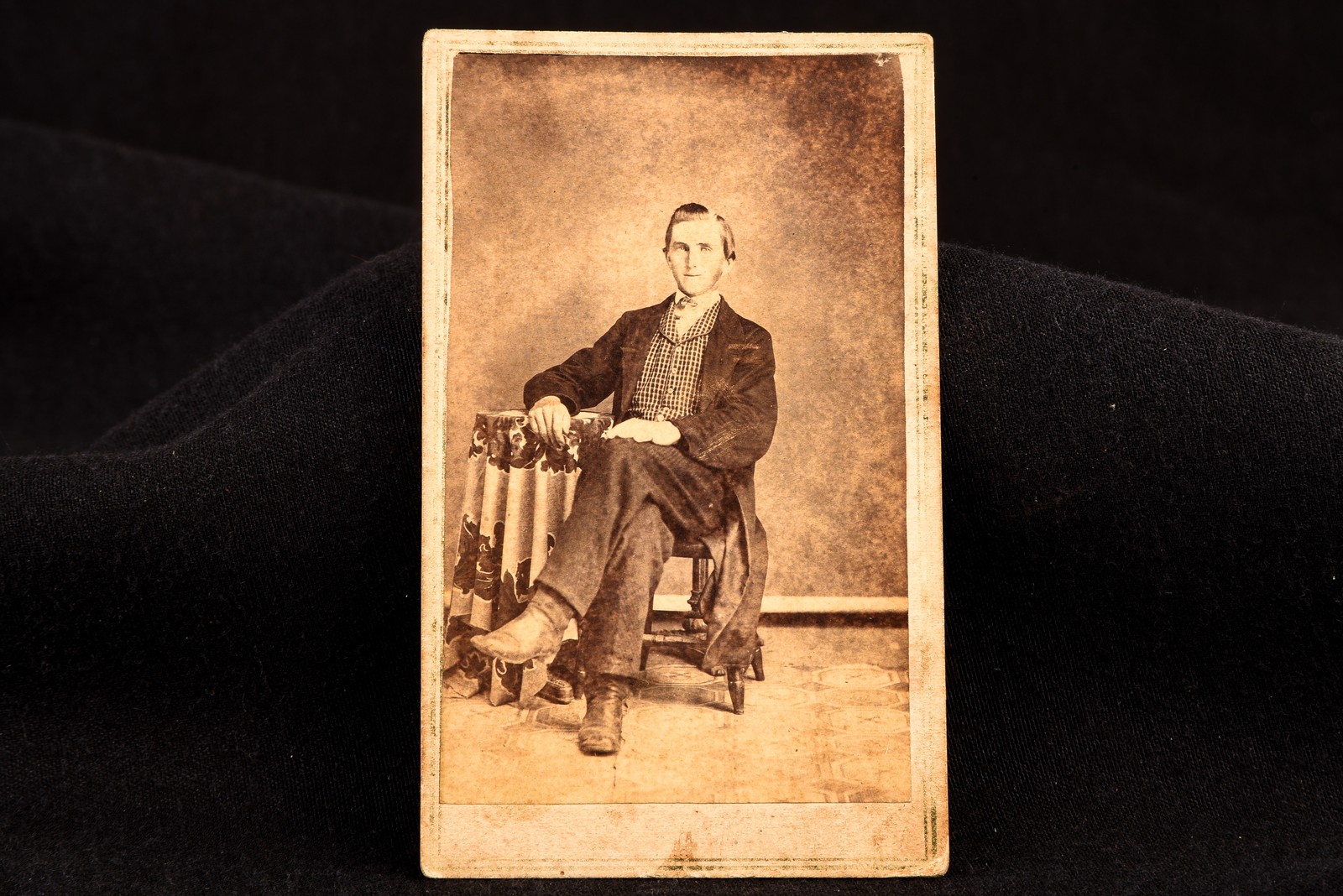 CDV Photo Seated Gentleman Portrait 1864-1866 Tax Stamp Civil War Era V21