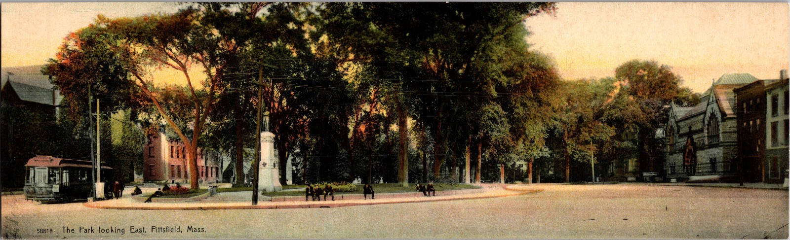 [69iOS1] Postcard 11x3.5 Panorama Unused, Park Looking East, Pittsfield MA