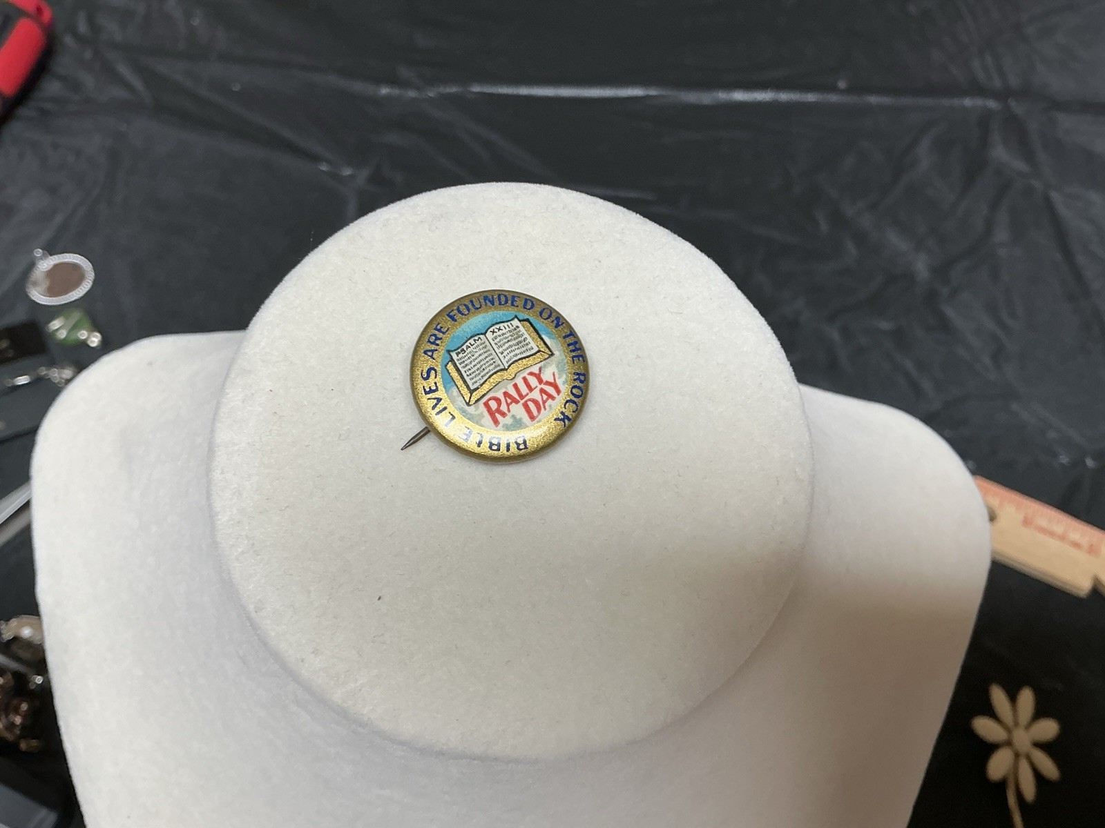Vtg 1930s Rally Day Pinback Button Bible Lives Founded On The Rock Paper Back