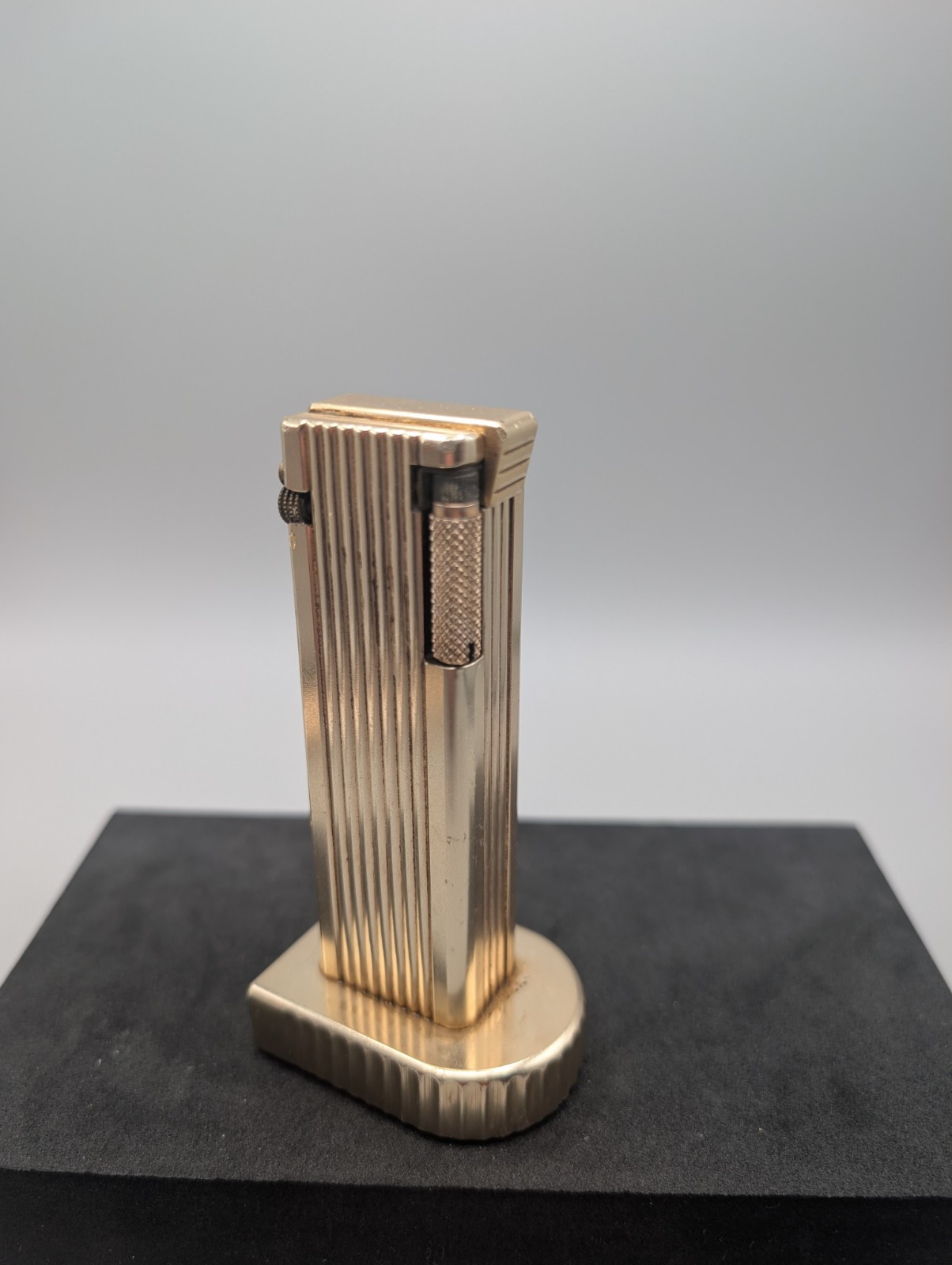 Vintage Cygnus Petrol Roller Table Lighter Gold Tone Ribbed Heavy Base As Is