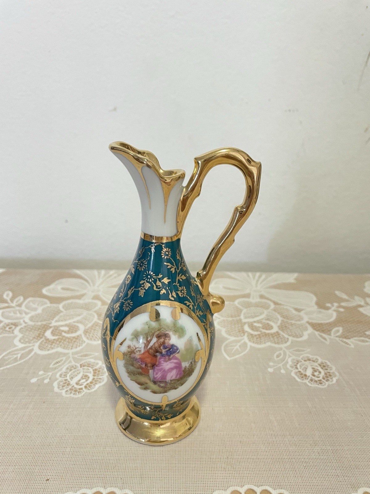 Veritable Porcelaine d\'Art Limoges Blue Pitcher/Urn Fragonard Courting Couple