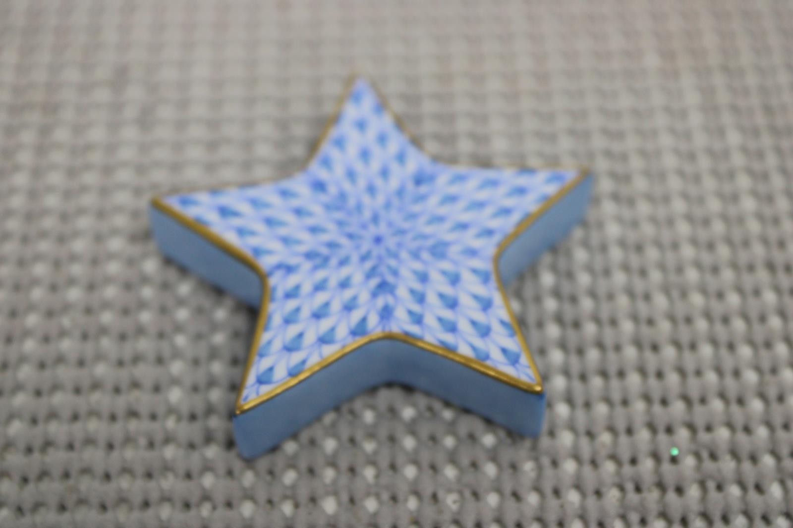 HEREND STAR BLUE FISHNET #16305-000/SVHJ NOS MINT