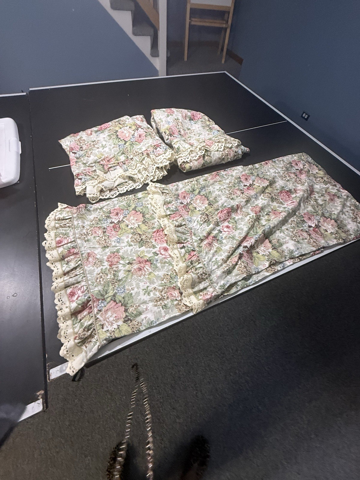 2 Pillowcases 2 Queen Ruffle Bed Sheets Eyelit Belle Rive Waverly Roses Vtg