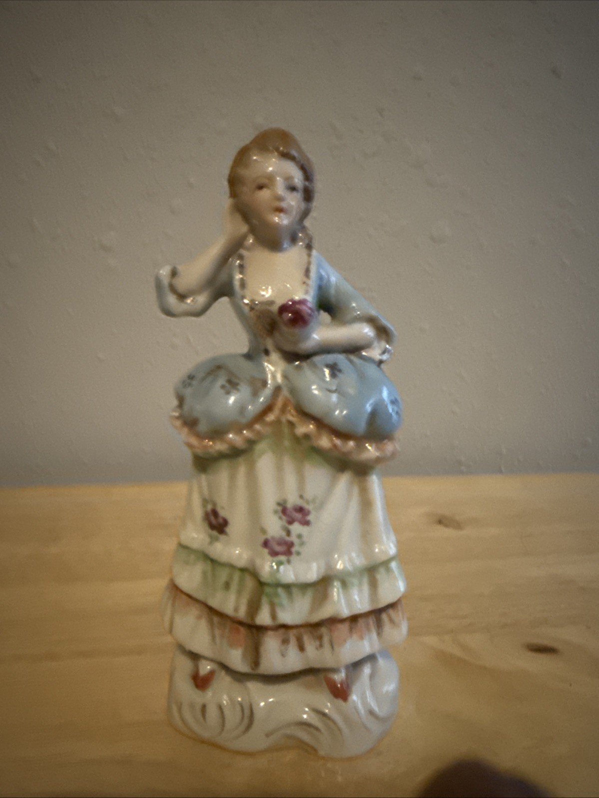 Vintage Colonial Victorian Lady Porcelain Figurine
