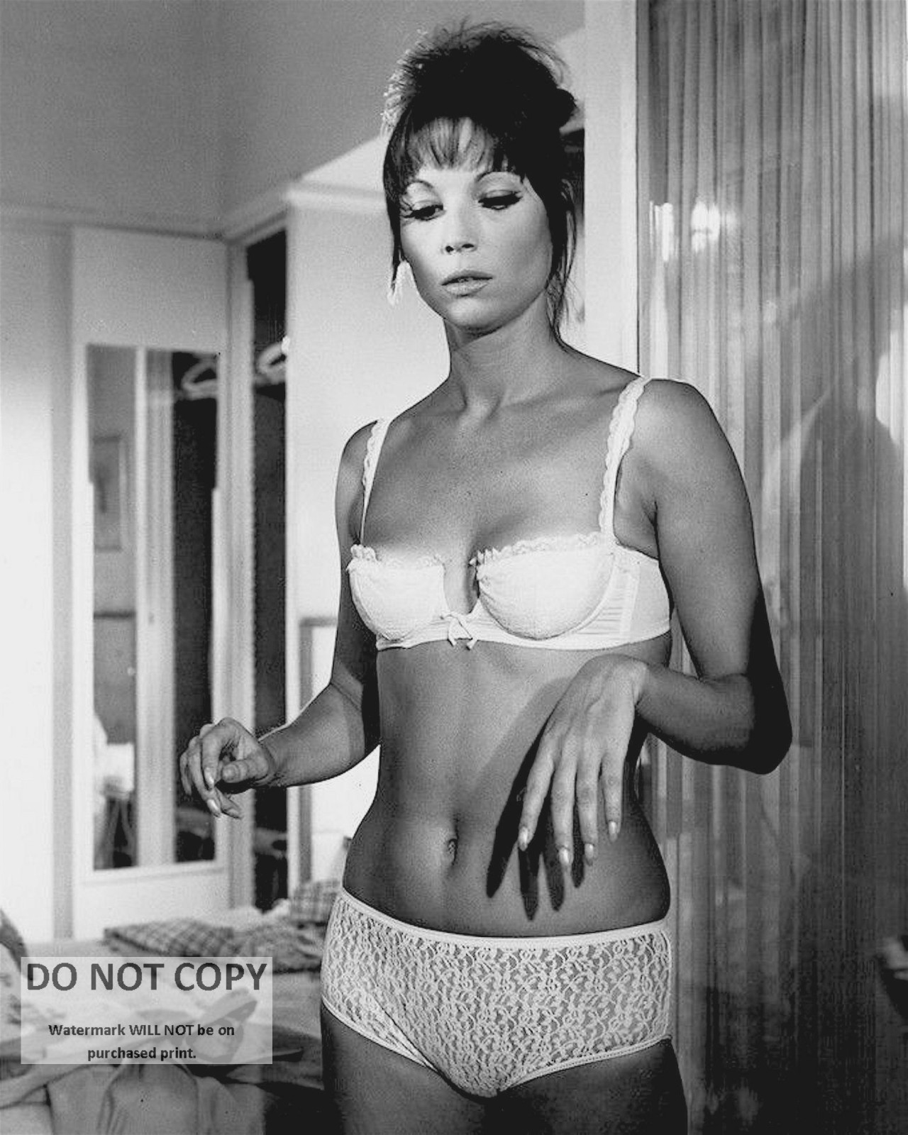 ELSA MARTINELLI ITALIAN ACTRESS AND MODEL PIN UP - 8X10 PUBLICITY PHOTO (AZ-958)