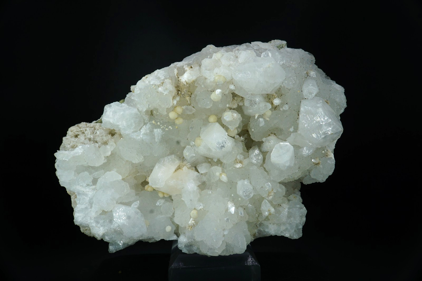 Fluorapophyllite, Gyrolite, Prehnite, Quartz & Okenite / Malad Quarry, India