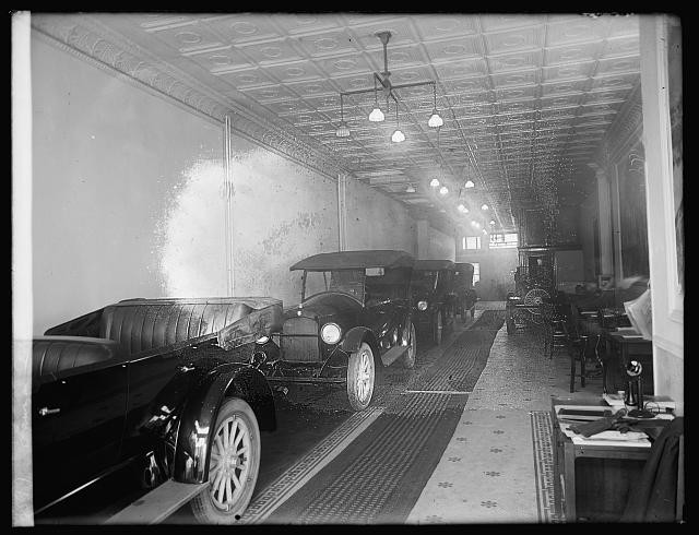 Photo:Lanza Motors Co Interior Automobile Showroom 1919 1920