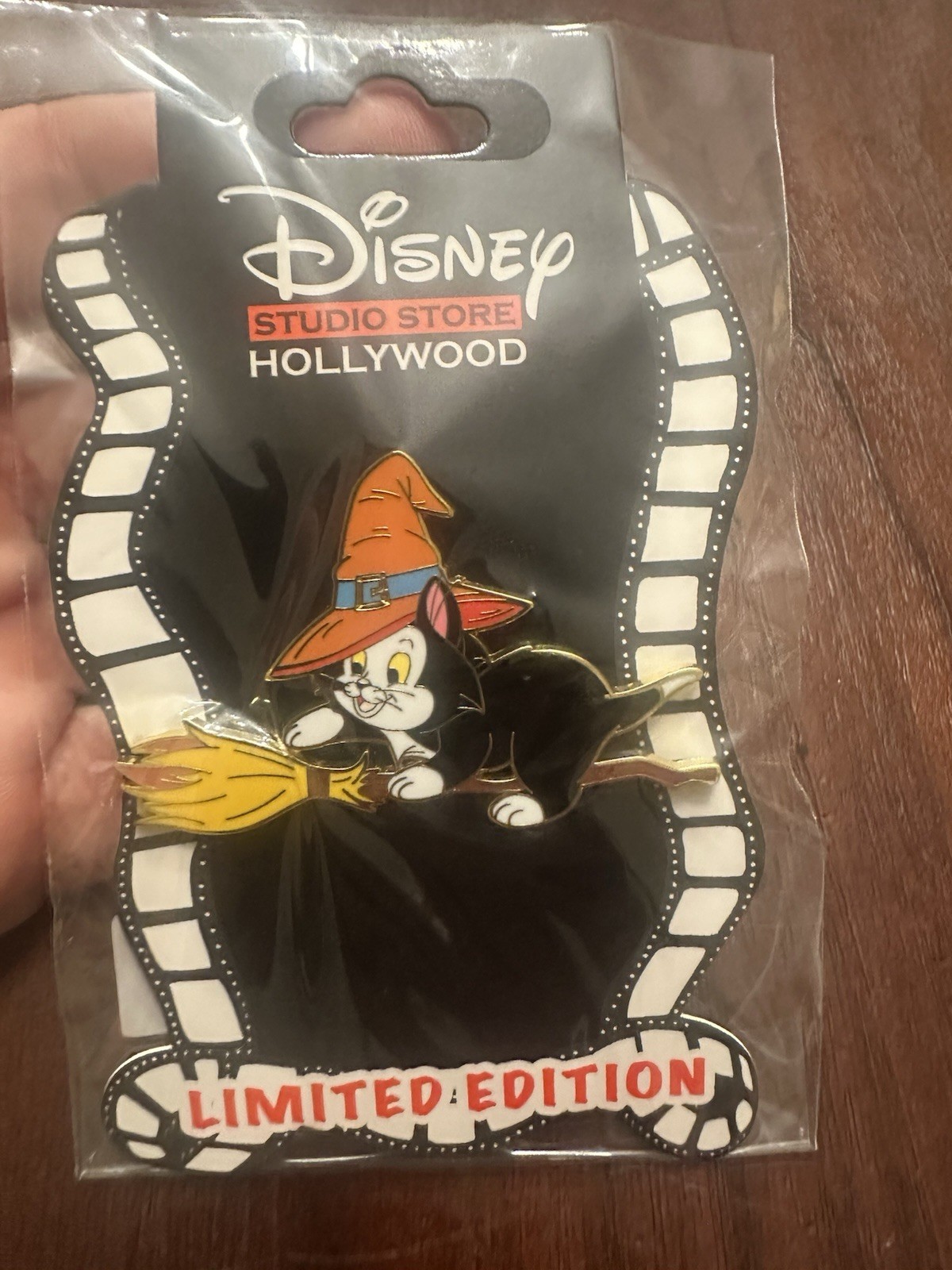 Disney Pin DSSH Cats on Brooms as Witch Figaro w/ Hat Halloween LE300 