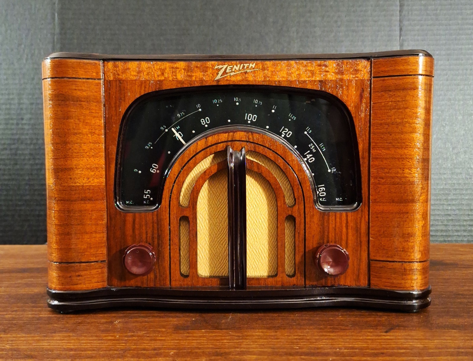 Old Antique Wood Zenith Vintage Tube Radio Converted to a Bluetooth Speaker