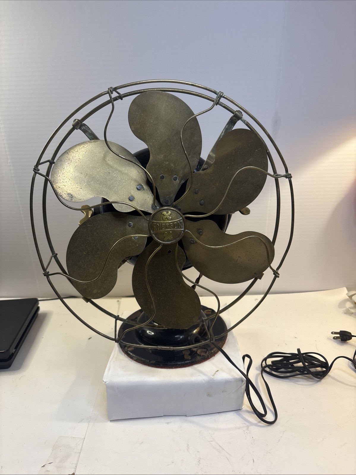 Antique Working Emerson 14666 “Parker” Brass Blade, 6 Blades & Cage Desk Fan