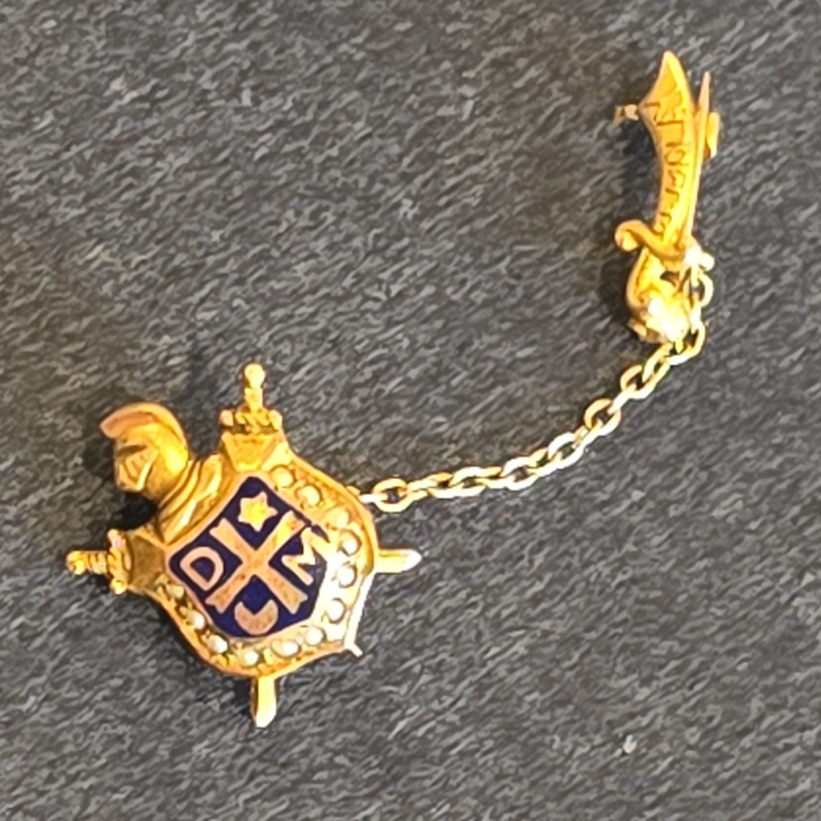 Vintage 10K Gold Masonic Order of DeMolay Enamel Seed Pearl Sword Lapel Pin