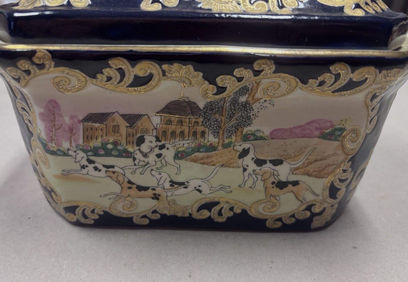 Vintage Chinese Porcelain Lidded Box Painted Hunting Scene Trinket Box