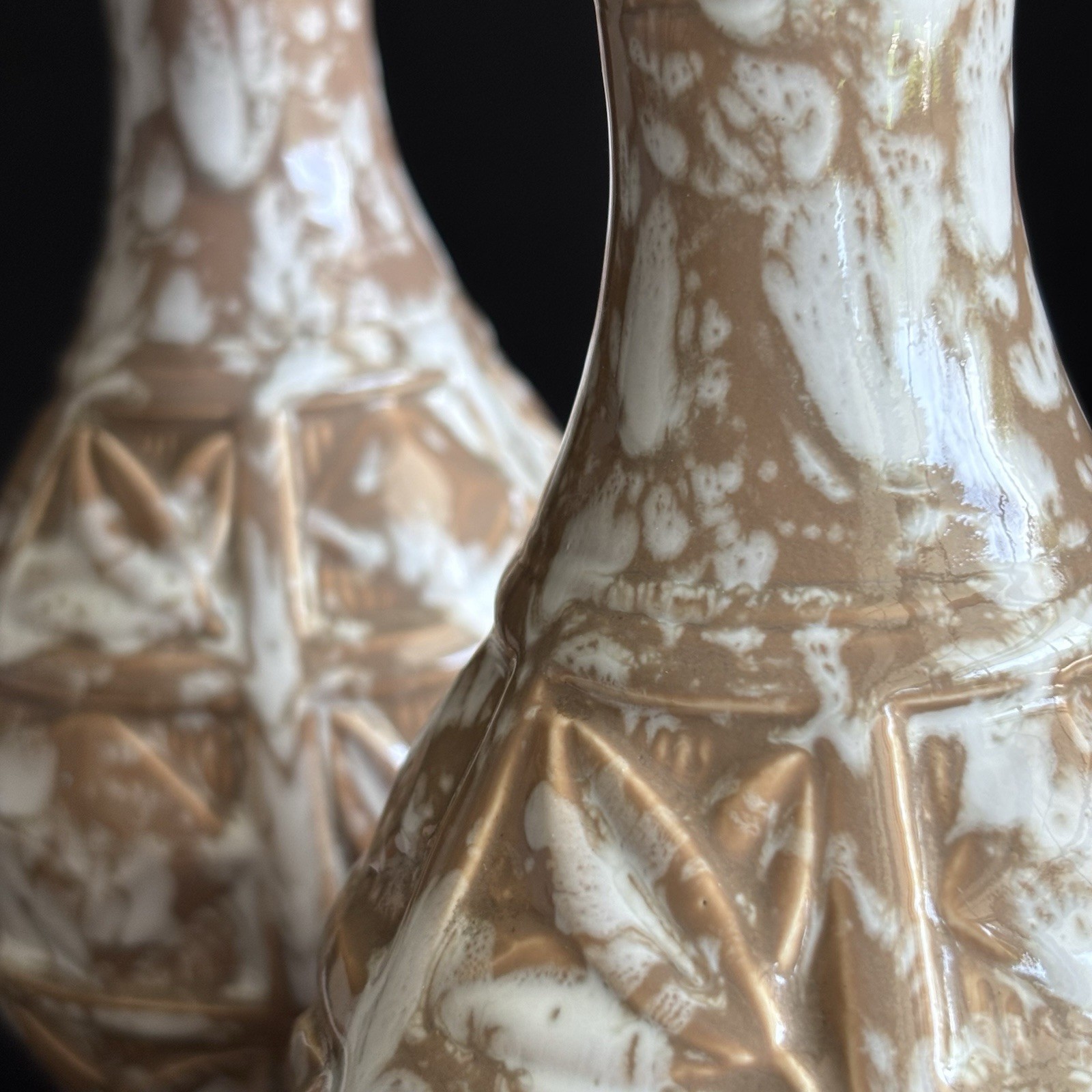 Vtg MCM Tan /White Pair Ceramic Table Lamps Drip Splatter Glaze  (need rewiring)