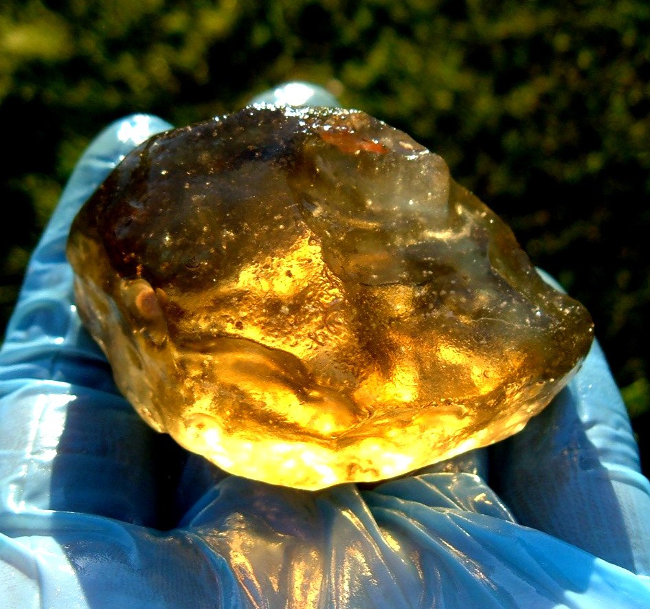 Libyan Desert Glass Meteorite Tektite impact specimen( 452 crt)Dark  Gem AAA+
