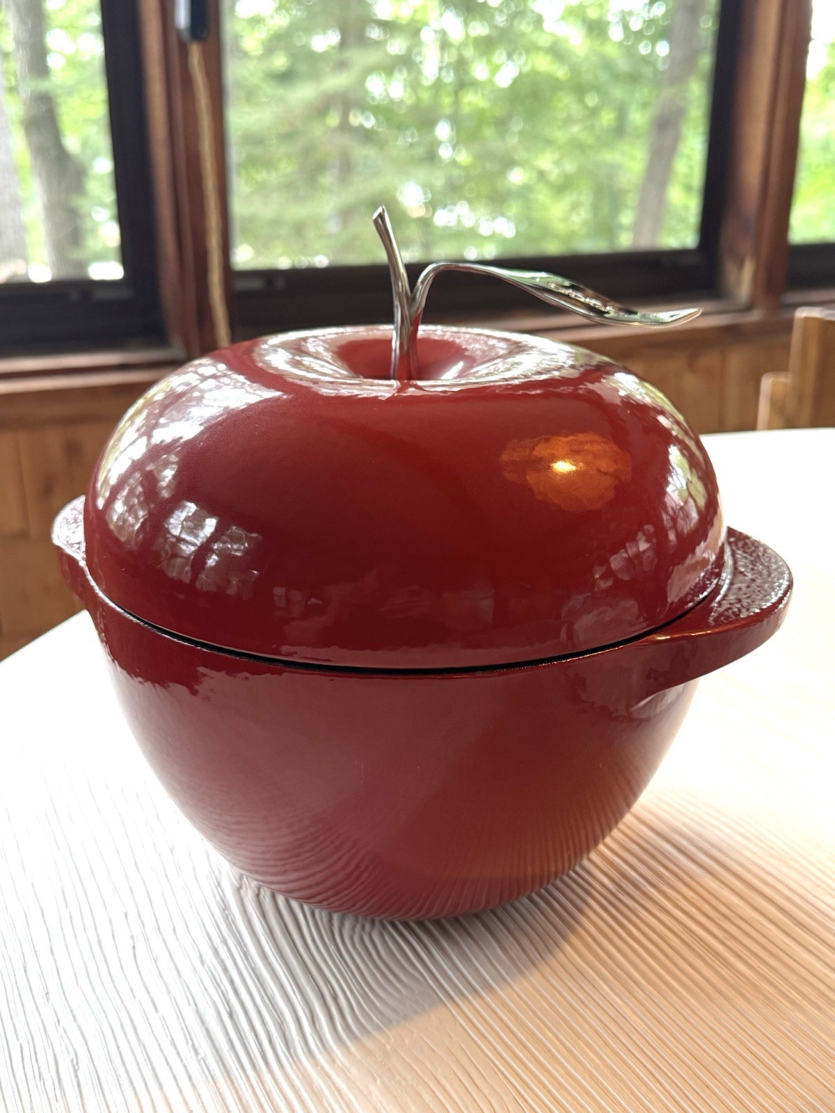 Lodge 3-Quart Enamel Apple Dutch Oven