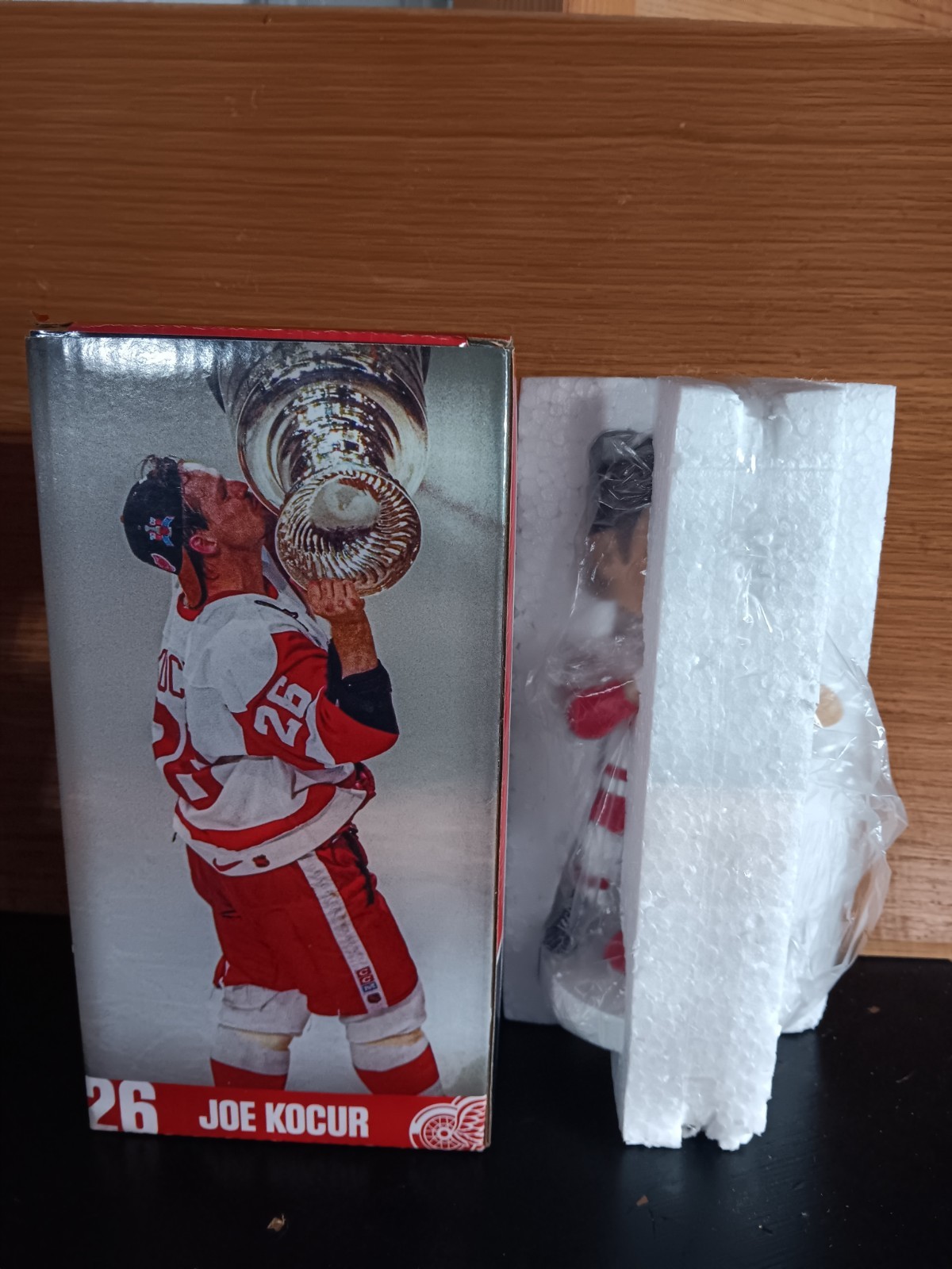 RARE JOE KOCUR #26 DETROIT RED WINGS GRIND LINE BOBBLE HEAD IN BOX NEW