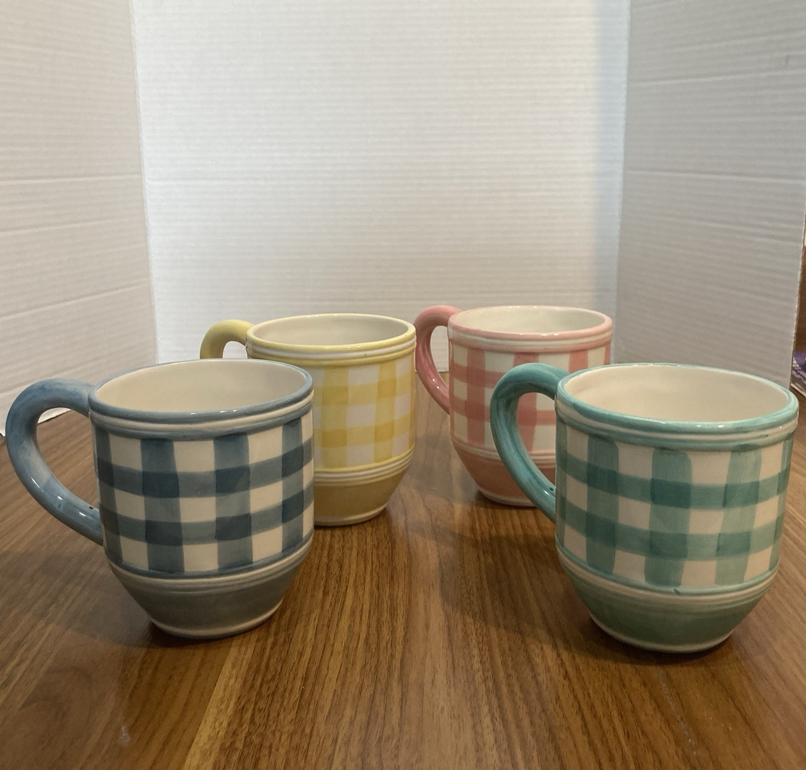 Vintage 1998 Cracker Barrel Coffee Cocoa Mug Set of 4 Check Gingham Pattern