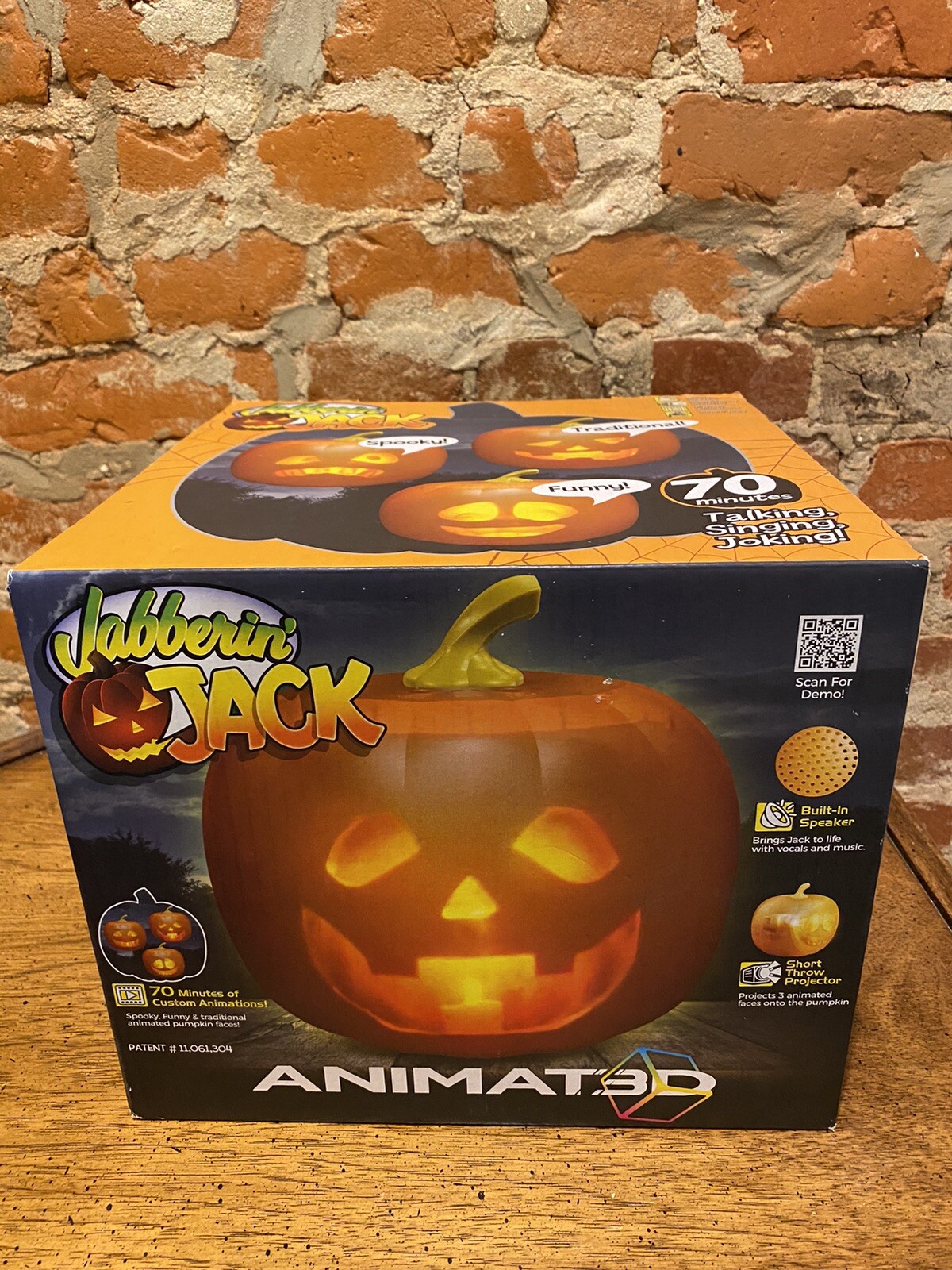 Mindscope Jabberin Jack Talking Animated Pumpkin with Built in Projector