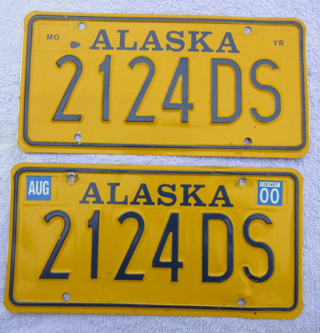 Vintage Matching Set last tagged 2000 Alaska License Plates  (2124DS)